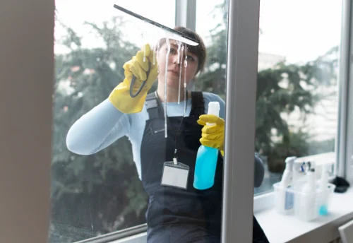 Nettoyage de vitres intérieures et extérieures à Riom